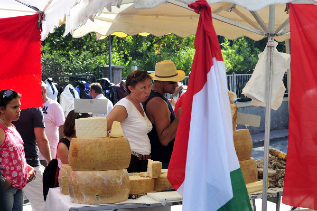 ITALIAN MARKET Small-Group Tour - Bonjour Fun