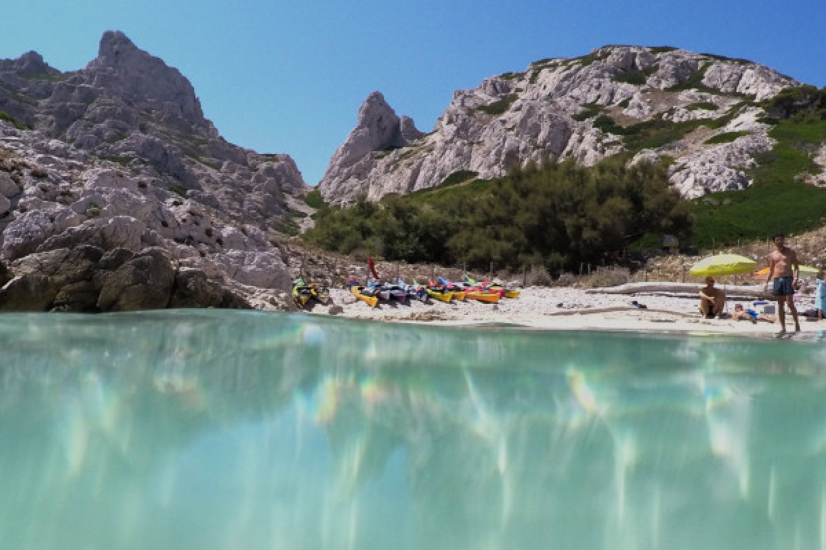 Discovery day: The Calanques by sea kayak. - Bonjour Fun