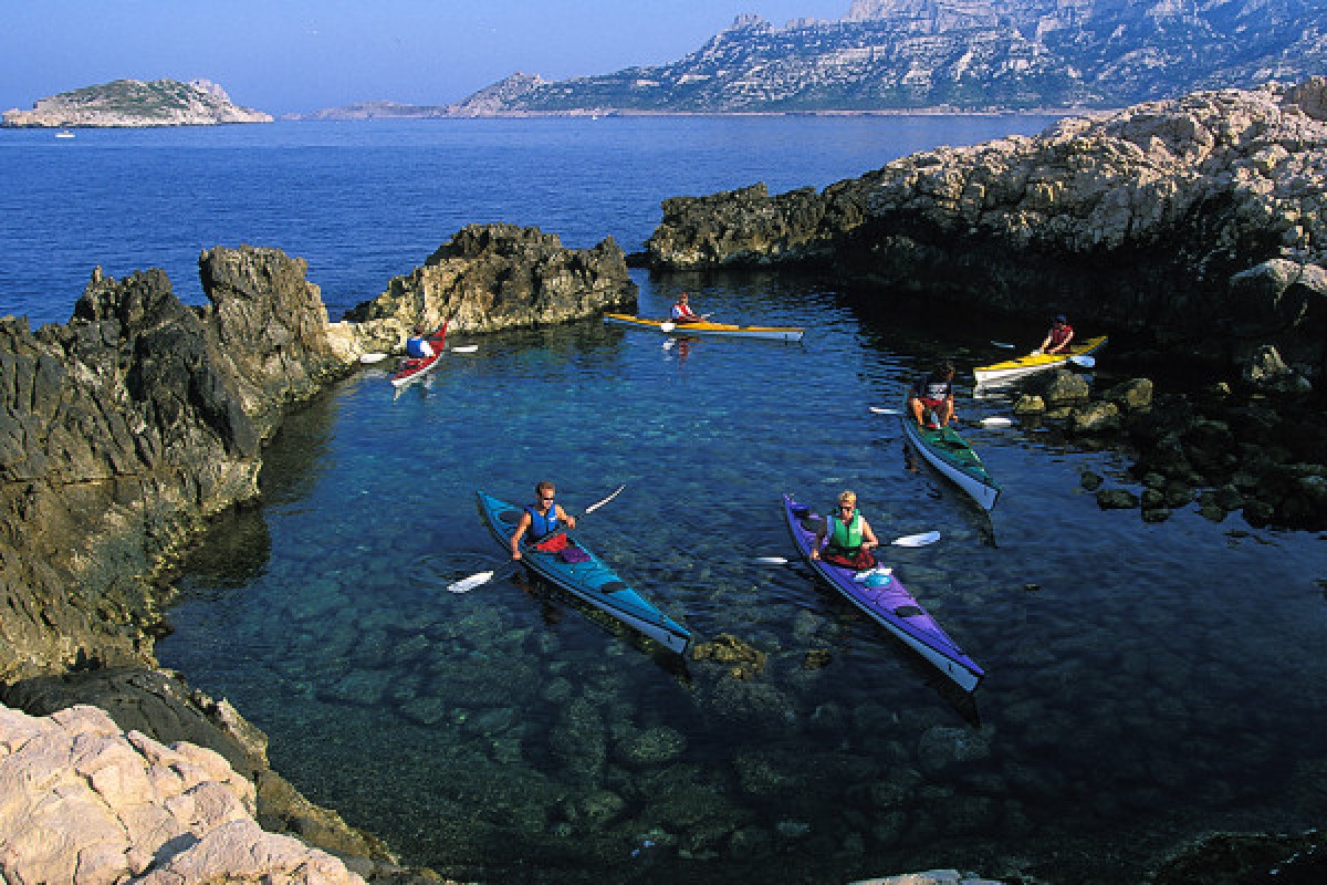 Discovery day: The Calanques by sea kayak. - Bonjour Fun