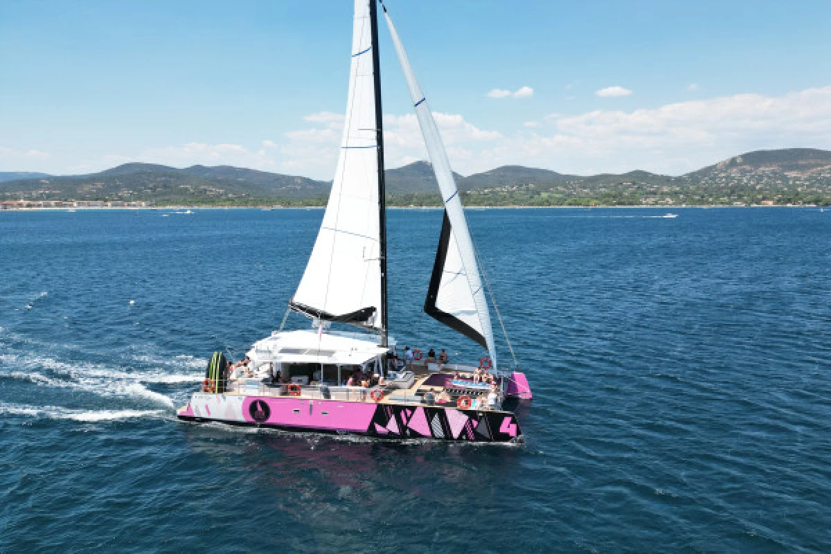 Catamaran day to Taillat Cape from Cogolin - Bonjour Fun