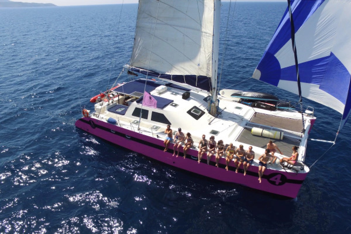 Catamaran day to Taillat Cape from Lavandou - Bonjour Fun