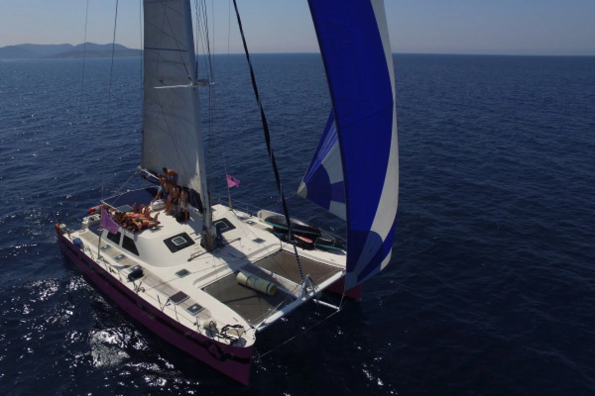 Catamaran day to Taillat Cape from Lavandou - Bonjour Fun