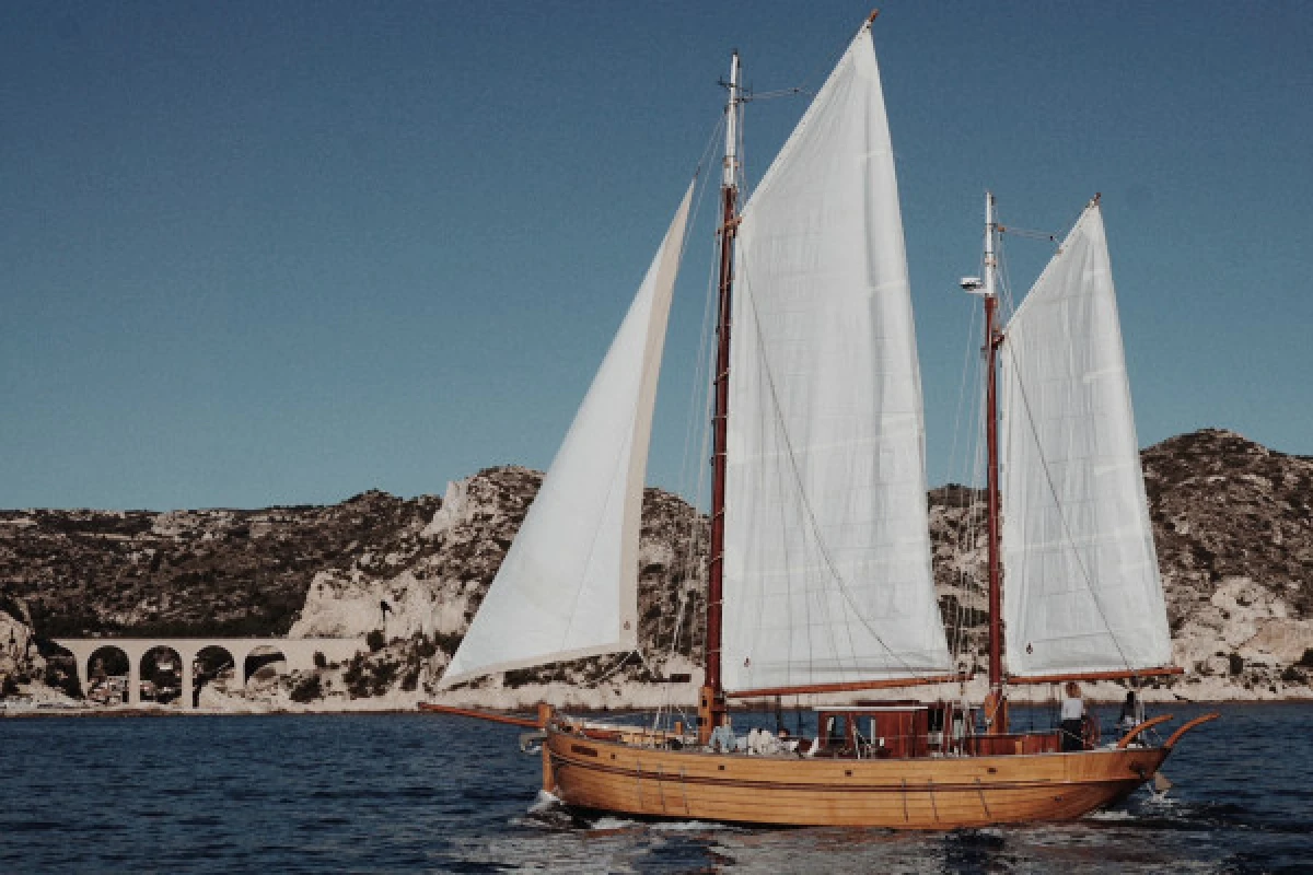 Sailing day to the Calanques - Bonjour Fun