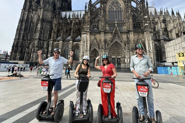 Krefeld: Elfrather Lake Tour (max. 120 min) - Bonjour Fun