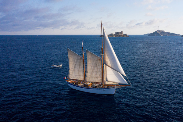 Sailing cruise by night - Bonjour Fun