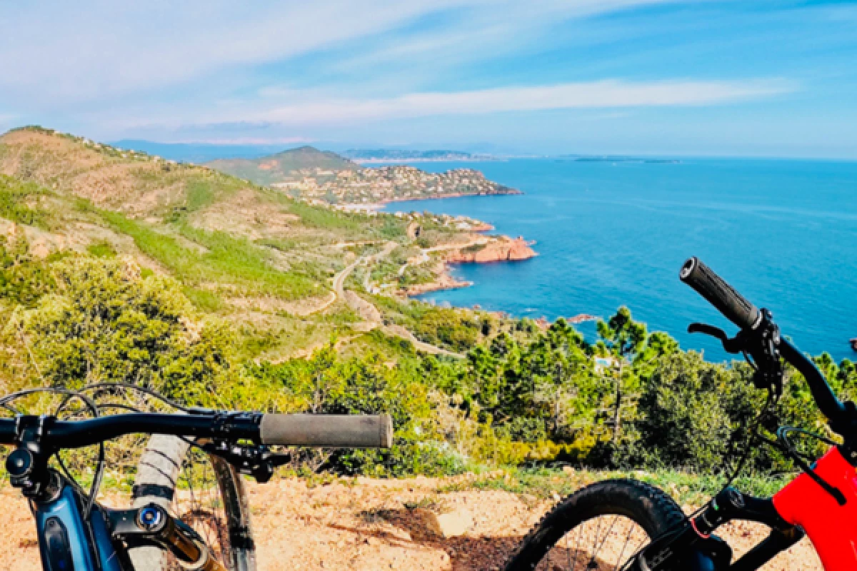 The most beautiful road in the world on an electric mountain bike - Guided tour - Bonjour Fun