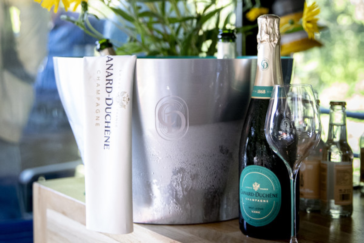 Léonie Tour - Bonjour Fun