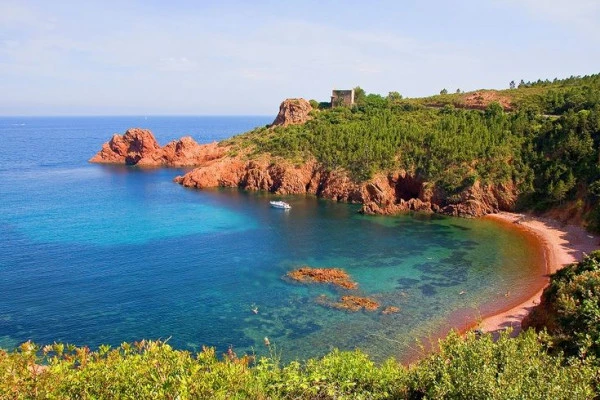 Sea kayak rental along the Esterel coast - Bonjour Fun