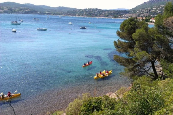 Sea kayak rental along the Esterel coast - Bonjour Fun