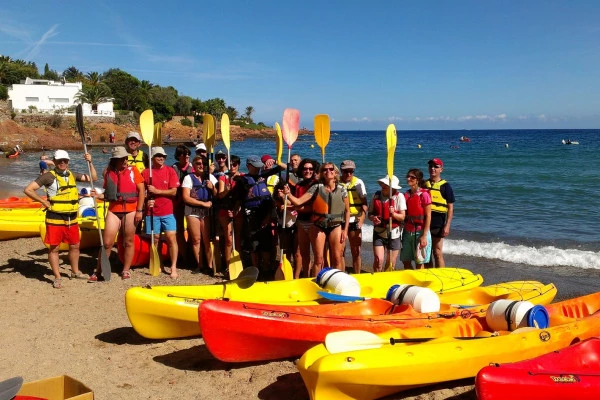 Sea kayak rental along the Esterel coast - Bonjour Fun