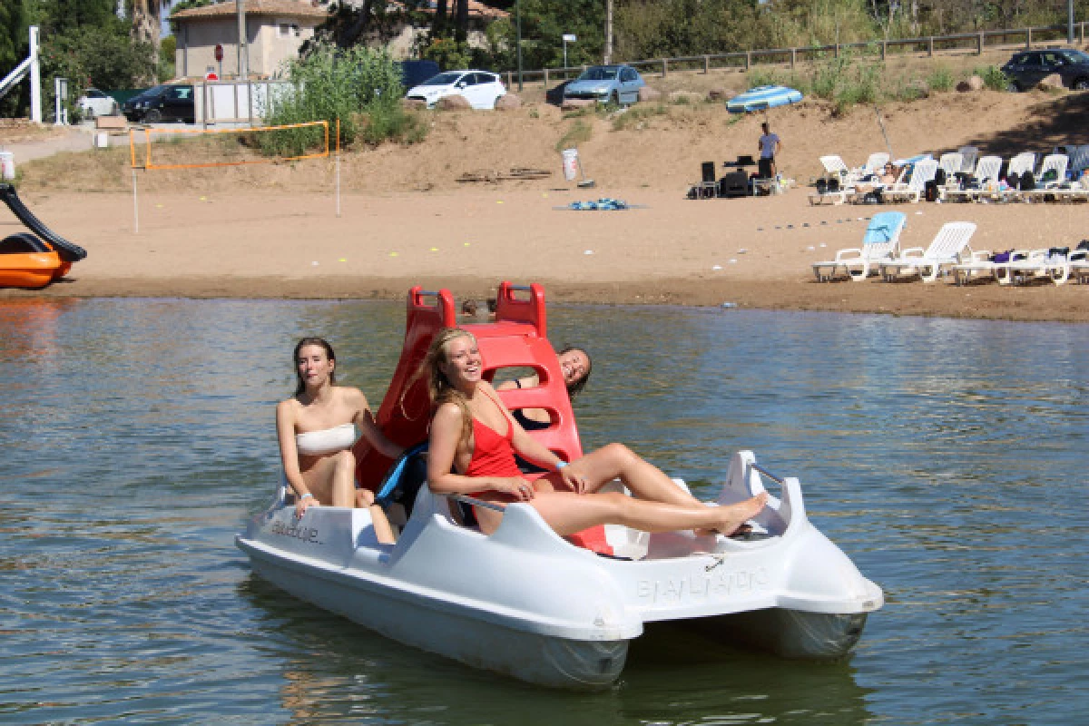  Pedal boat rental on lake and river - Bonjour Fun