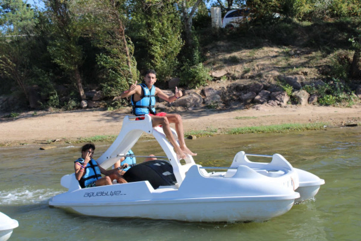  Pedal boat rental on lake and river - Bonjour Fun