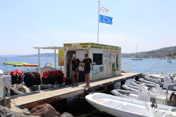 Pedal boat rental - Bonjour Fun