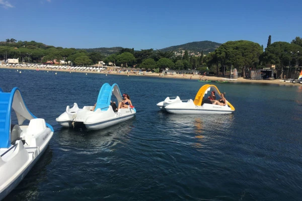 Pedal boat rental - Bonjour Fun