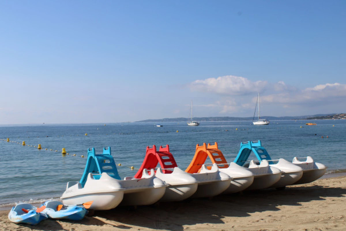  Pedal boat rental - Bonjour Fun