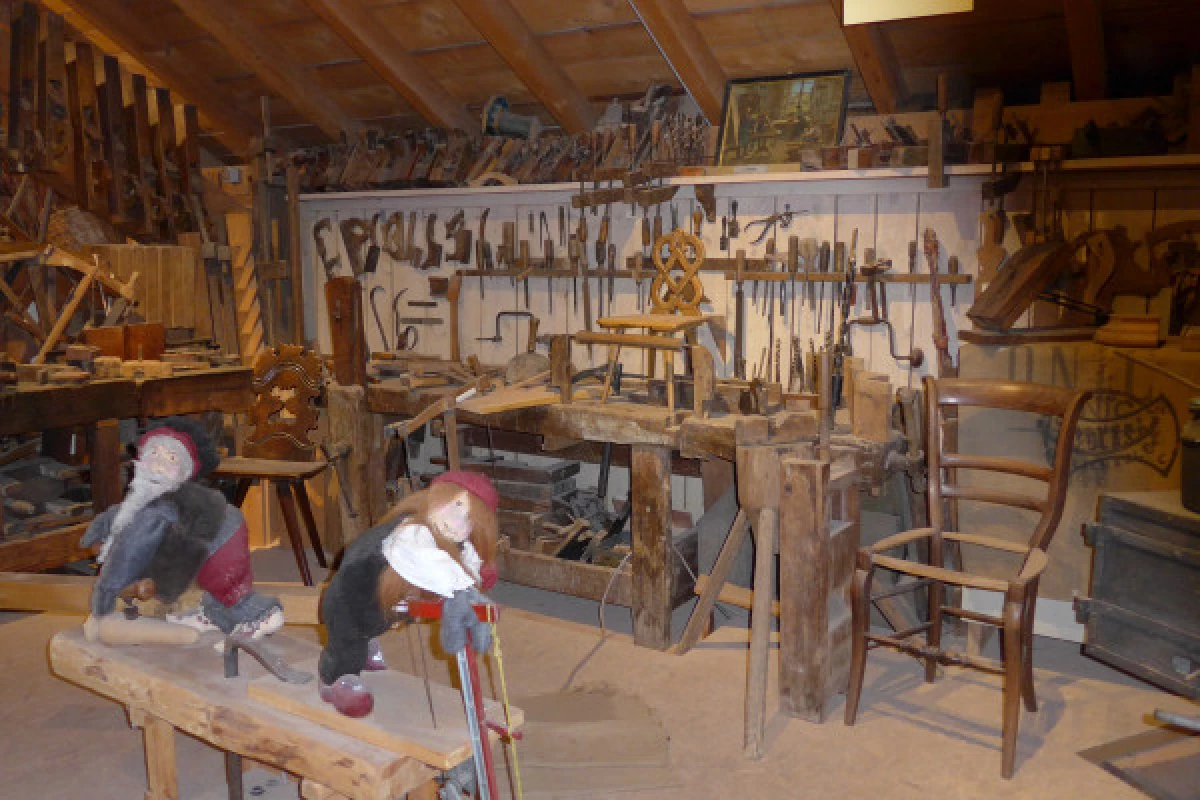 Woodcrafts Museum : Guided tour - Bonjour Fun