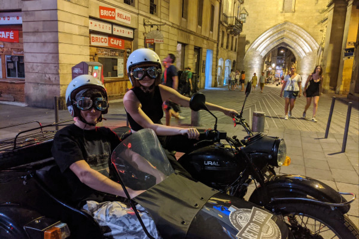 Night tour in Bordeaux in a sidecar - Bonjour Fun