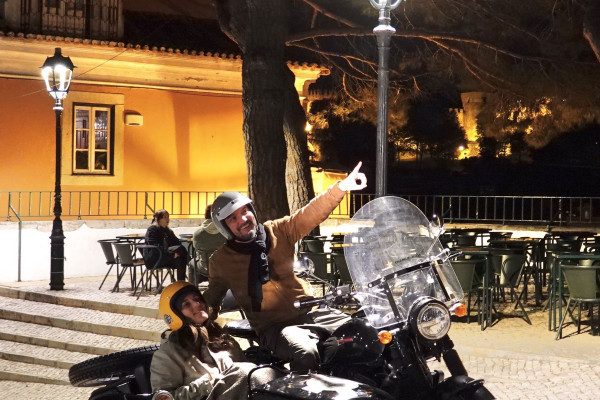 OTA | Retro Tour Lisboa | By Night | 2h00 - Bonjour Fun