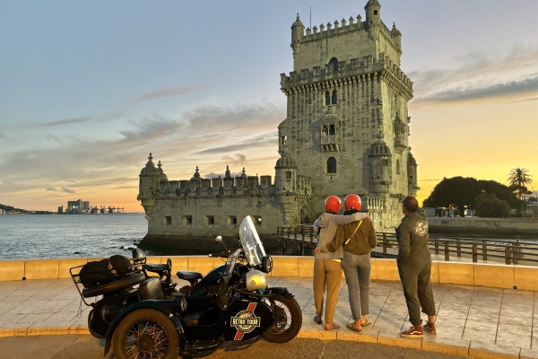 OTA | Retro Tour Lisboa | By Night | 2h00 - Bonjour Fun