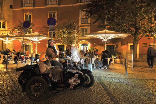 OTA | Retro Tour Lisboa | By Night | 2h00 - Bonjour Fun