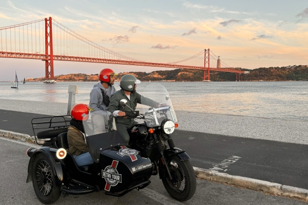 OTA | Retro Tour Lisboa | By Night | 2h00 - Bonjour Fun