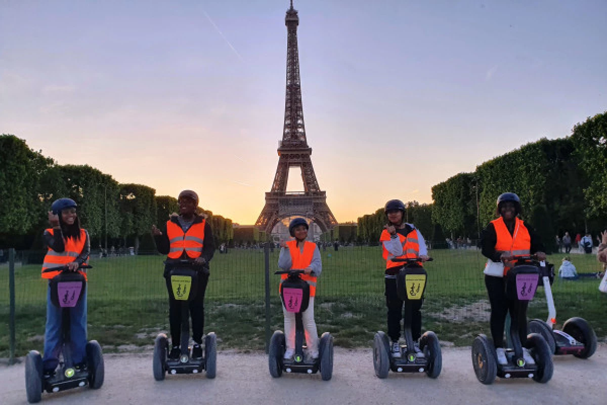 Paris By Night Segway tour - Bonjour Fun