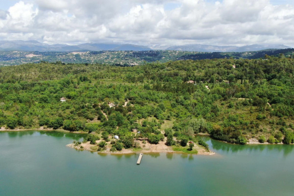 Giant Pirogue Rental - Bonjour Fun