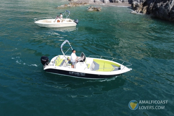 Private 40hp boat tour of the Amalfi Coast and Positano - Bonjour Fun