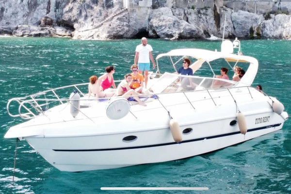 Private boat tour of the Amalfi Coast on yacht Cranchi Zaffiro 34 - Tito - Bonjour Fun