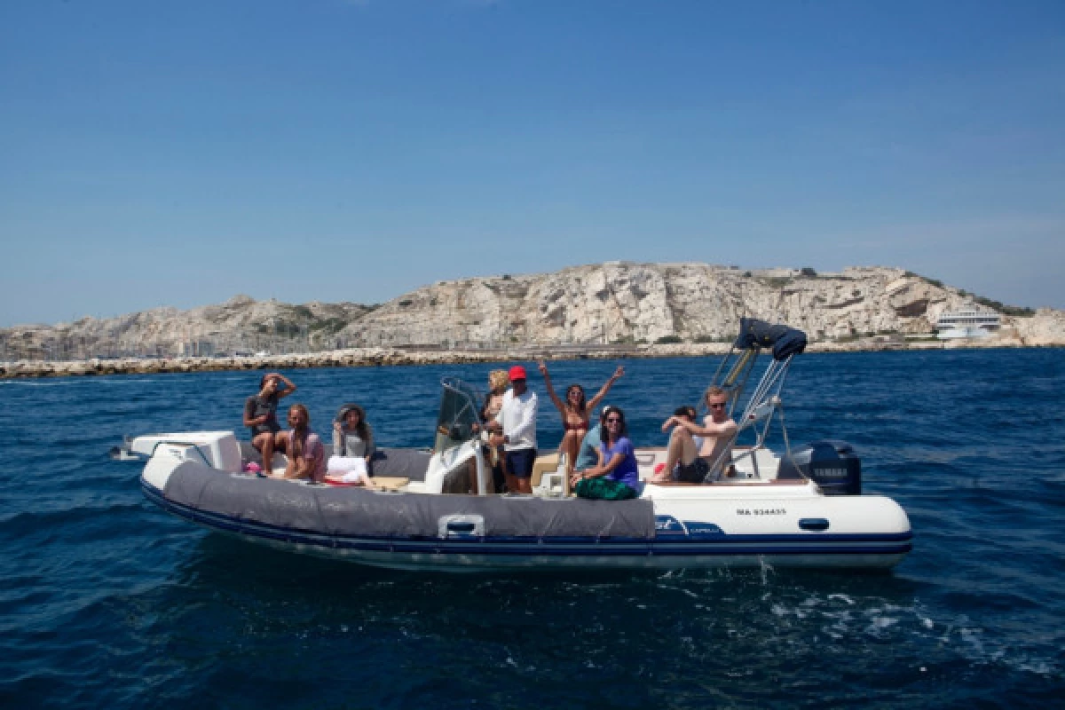 Boat privatization A special day : experience your Bachelor / Bachelorette party at sea - Bonjour Fun