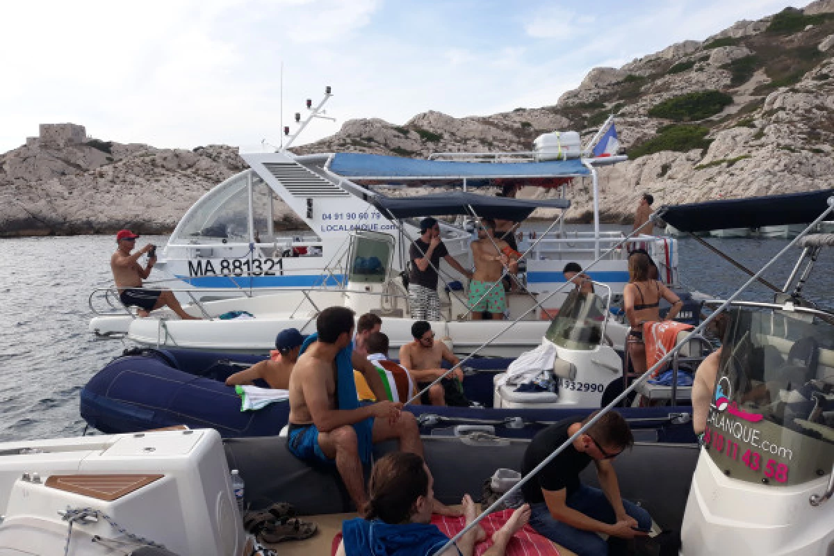 Boat privatization A special day : experience your Bachelor / Bachelorette party at sea - Bonjour Fun