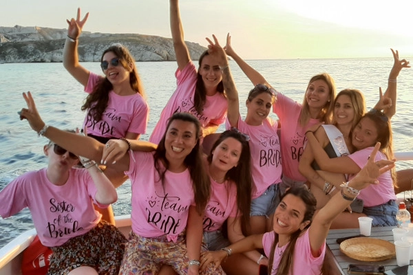 Boat privatization A special day : experience your Bachelor / Bachelorette party at sea - Bonjour Fun