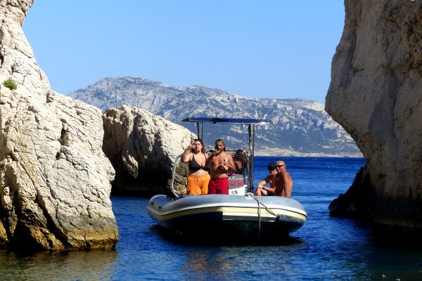 Boat privatization –Visit the calanques of Marseille - Bonjour Fun