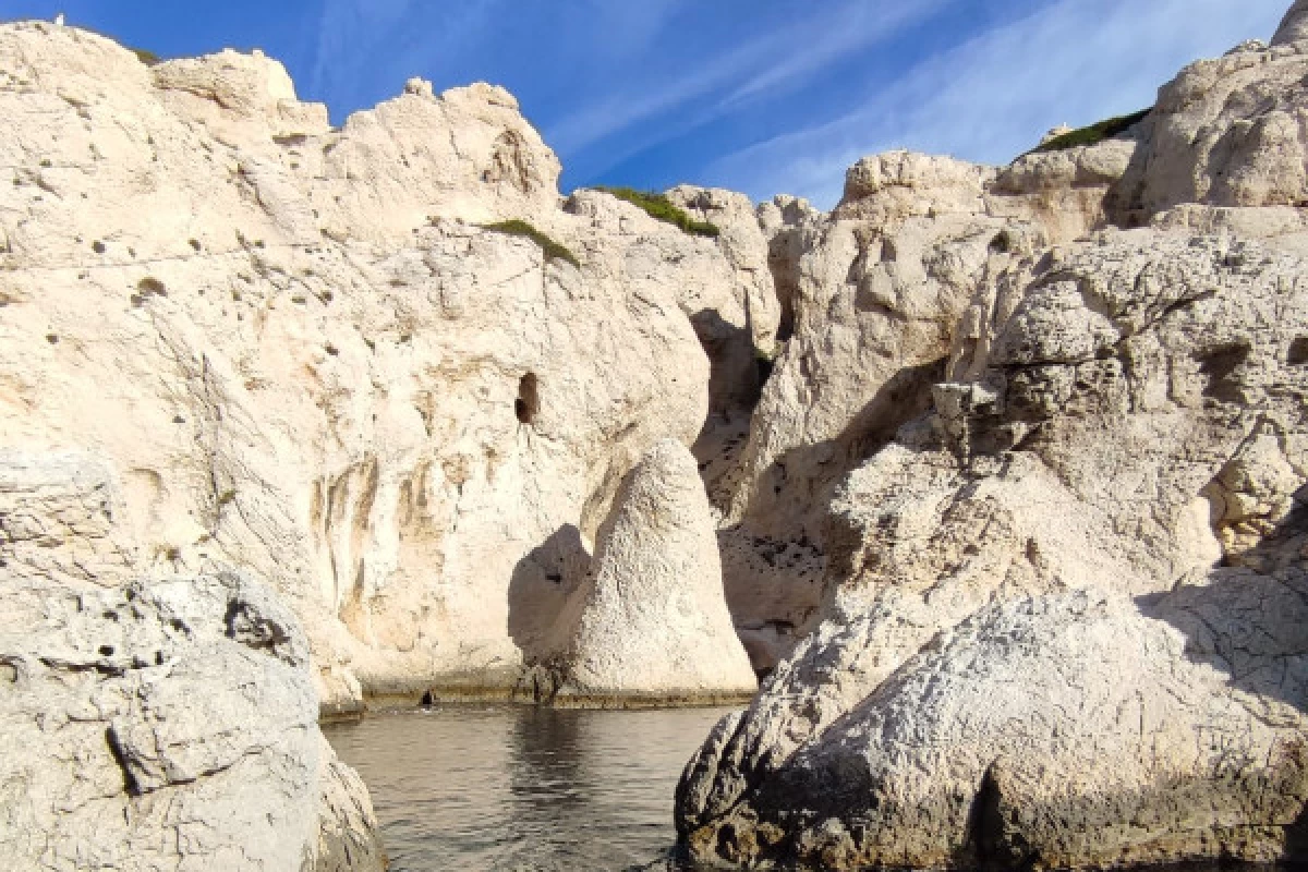 Boat privatization –Visit the calanques of Marseille - Bonjour Fun