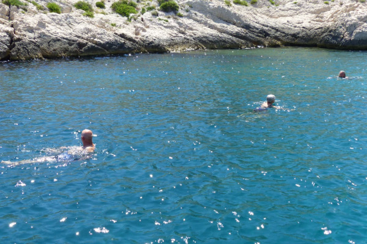 Boat privatization –Visit the calanques of Marseille - Bonjour Fun