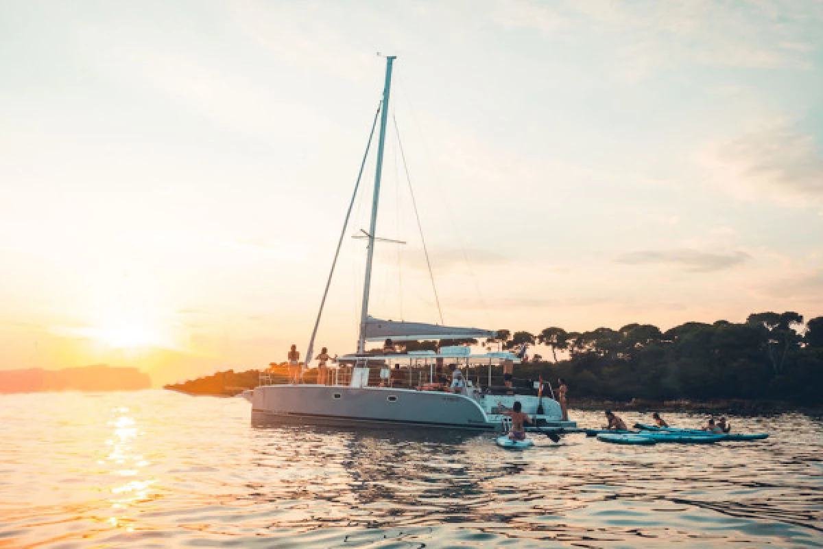 PRIVATE Catamaran trip + Stand Up Paddle - SUNSET - Bonjour Fun