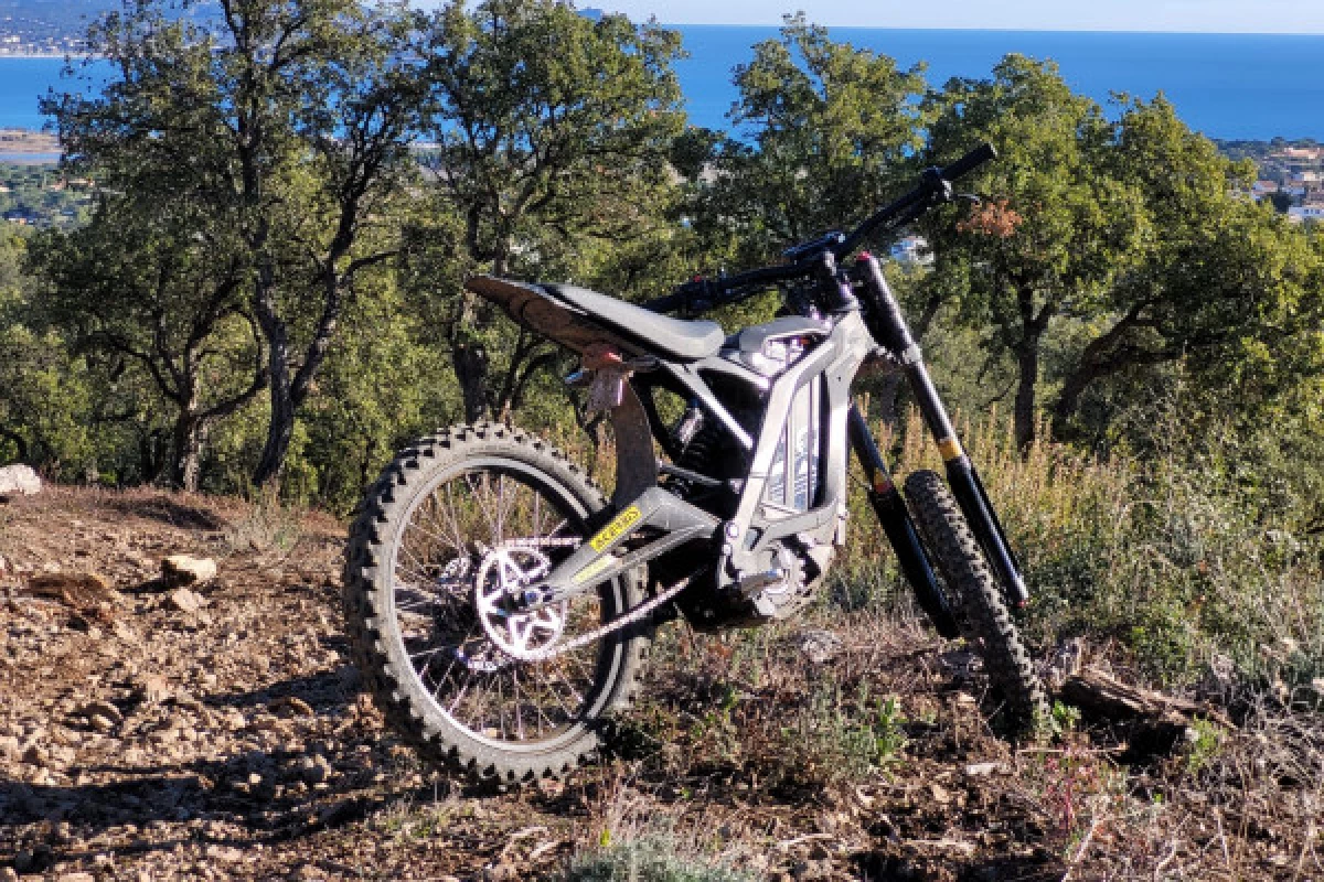 Enjoy a guided trip in an off-road e-moto - Bonjour Fun