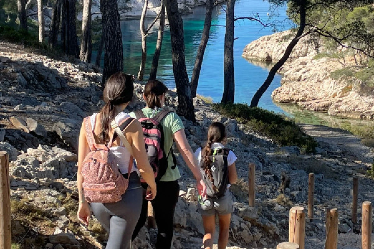 Hiking 3 Calanques Cassis : Port-Miou, Port-Pin & En-Vau - Bonjour Fun