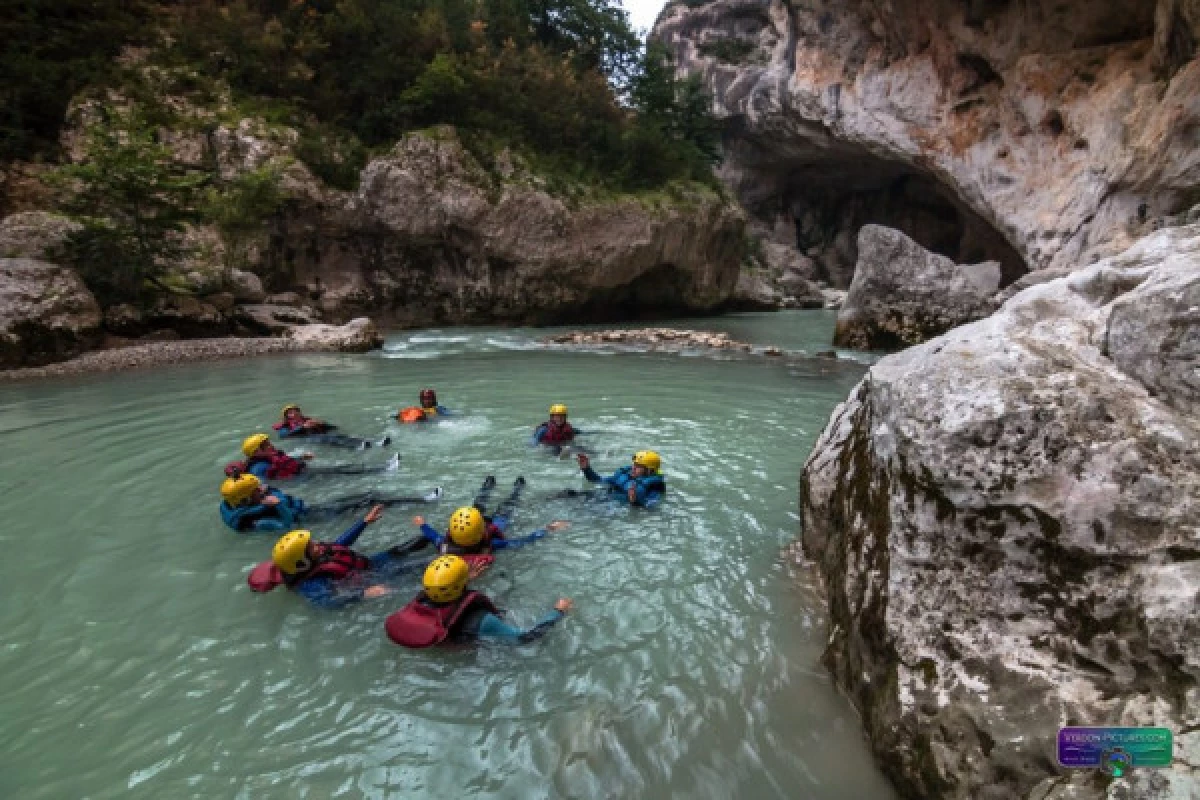 Aquatic hike 1h30 - Gorges du VERDON - Bonjour Fun