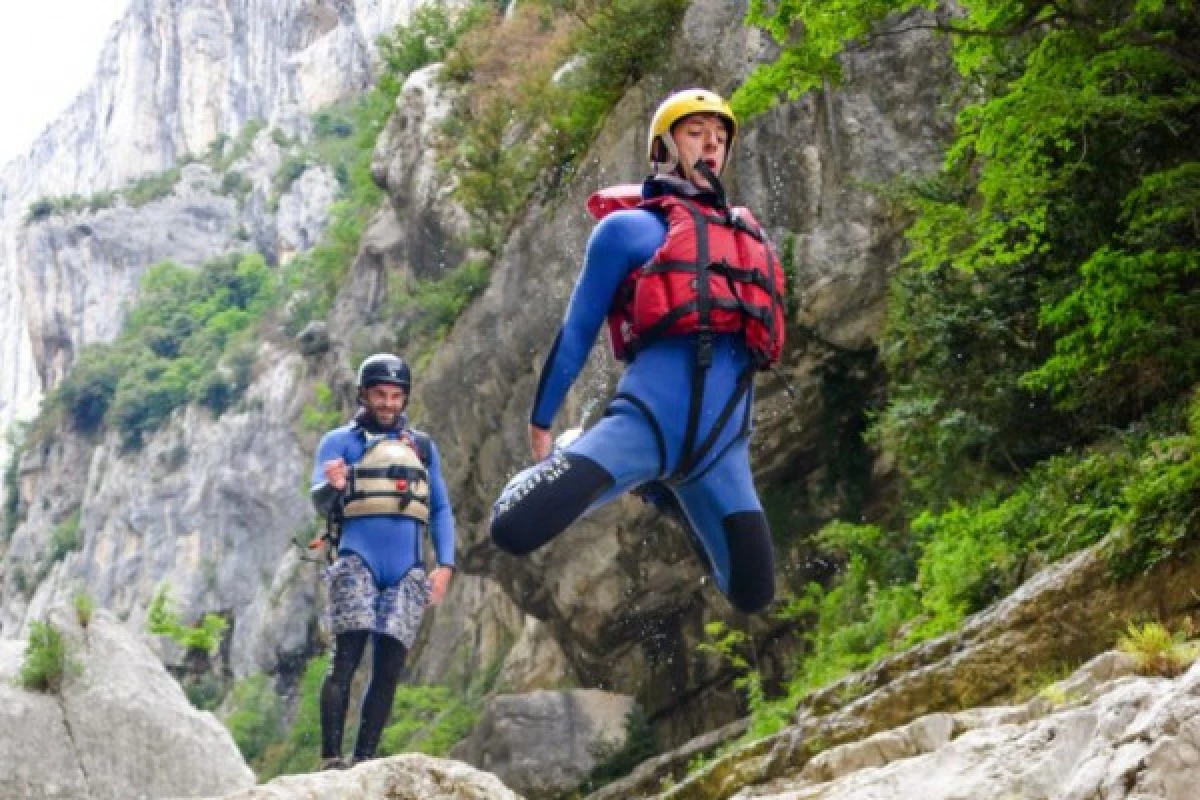 Aquatic hike 1h30 - Gorges du VERDON - Bonjour Fun