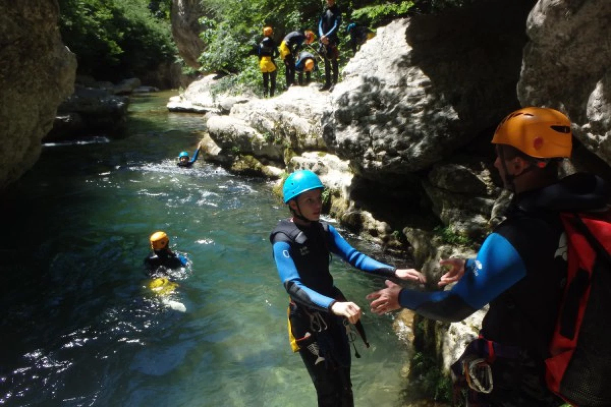 Aquatic Hike - Gorges du Loup - Bonjour Fun