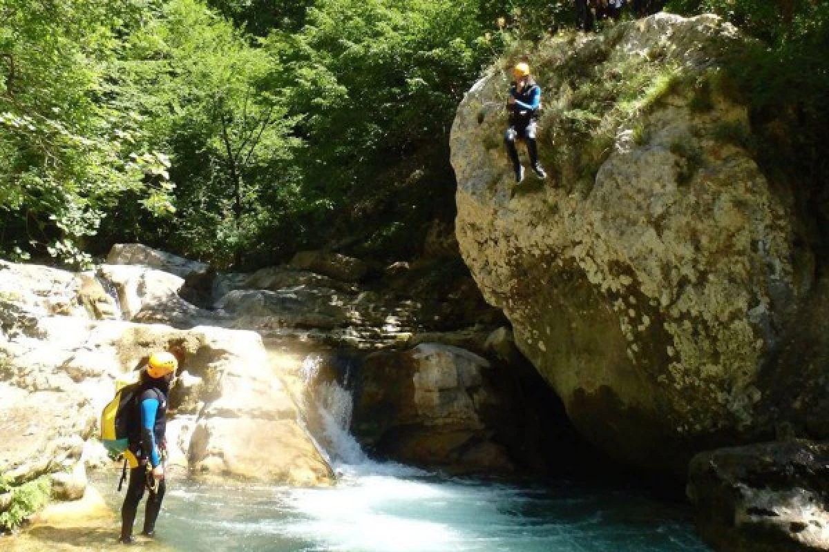 Aquatic Hike - Gorges du Loup - Bonjour Fun