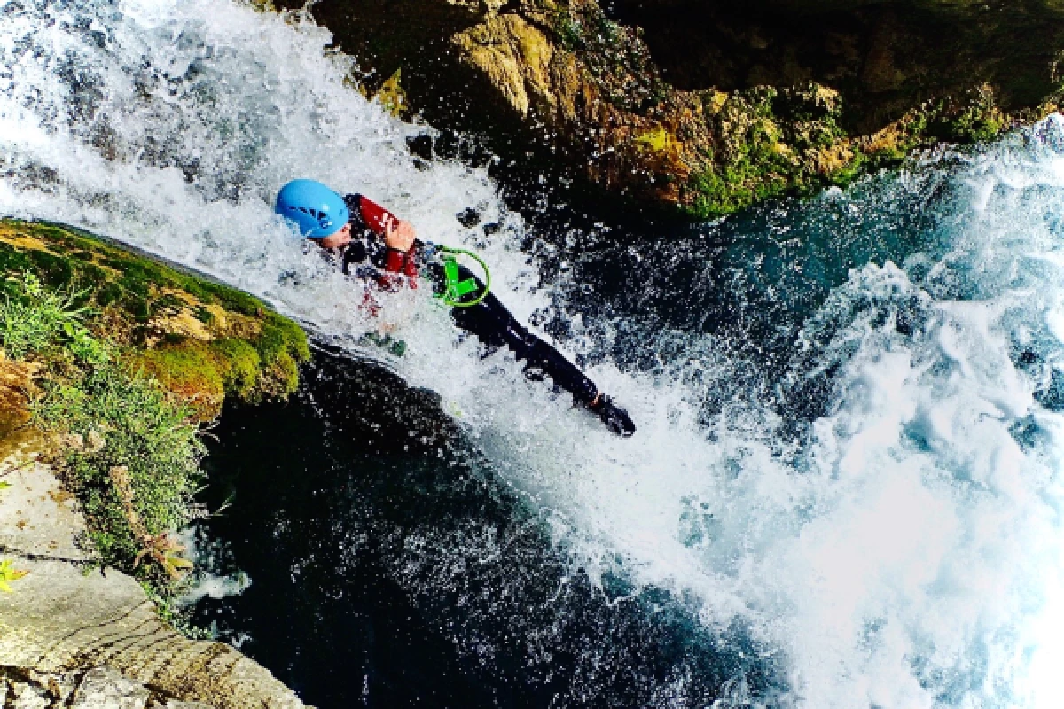 Walk and aquatic hike in the Gorges du Loup - Bonjour Fun