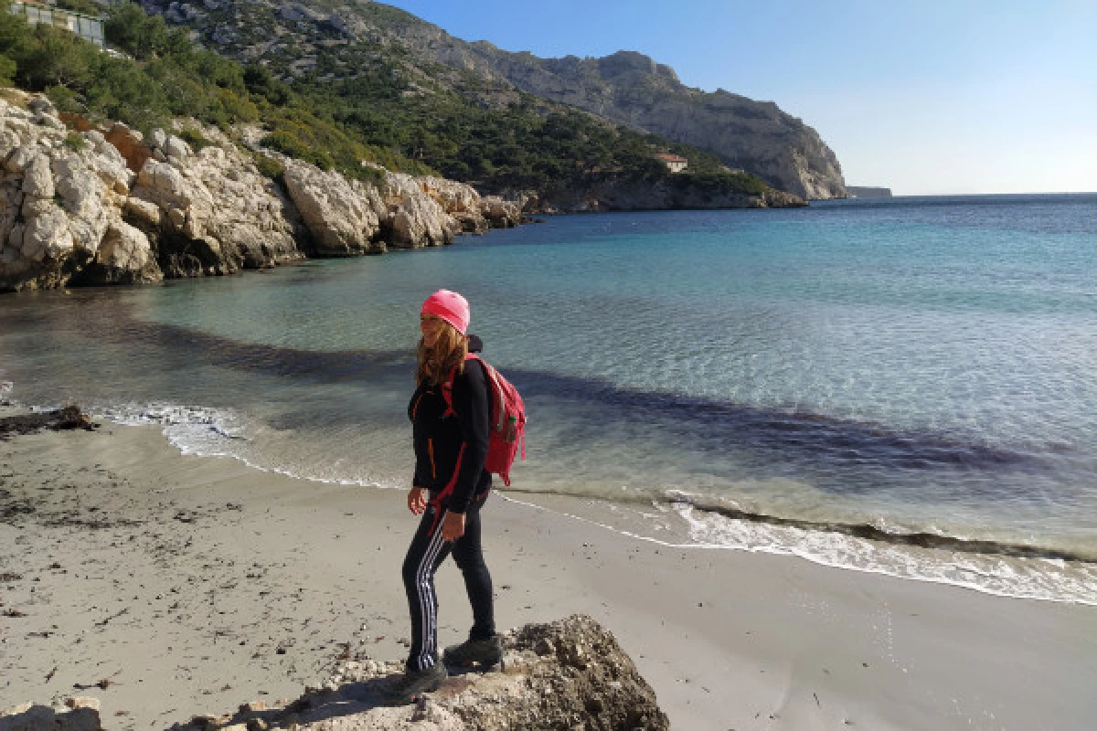 Swimming hike in the Calanque de Sormiou - Bonjour Fun