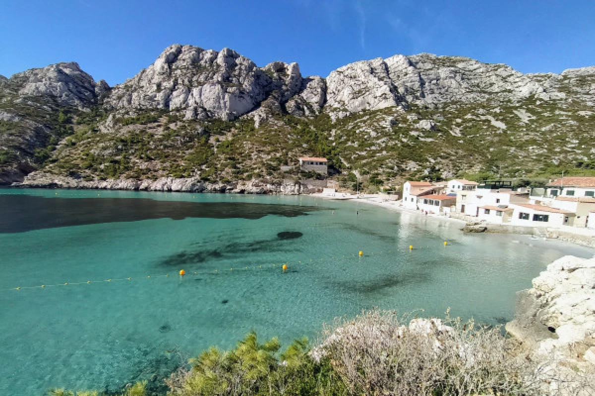 Swimming hike in the Calanque de Sormiou - Bonjour Fun