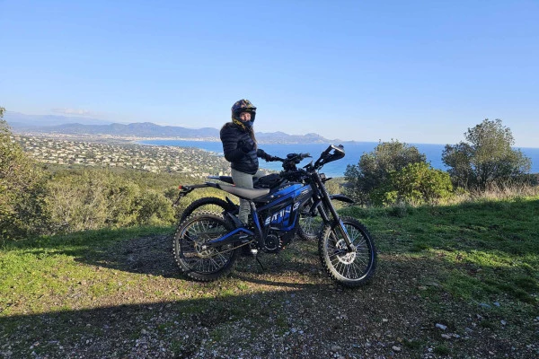 Electric motorcycle ride in Puget s/argens - Bonjour Fun