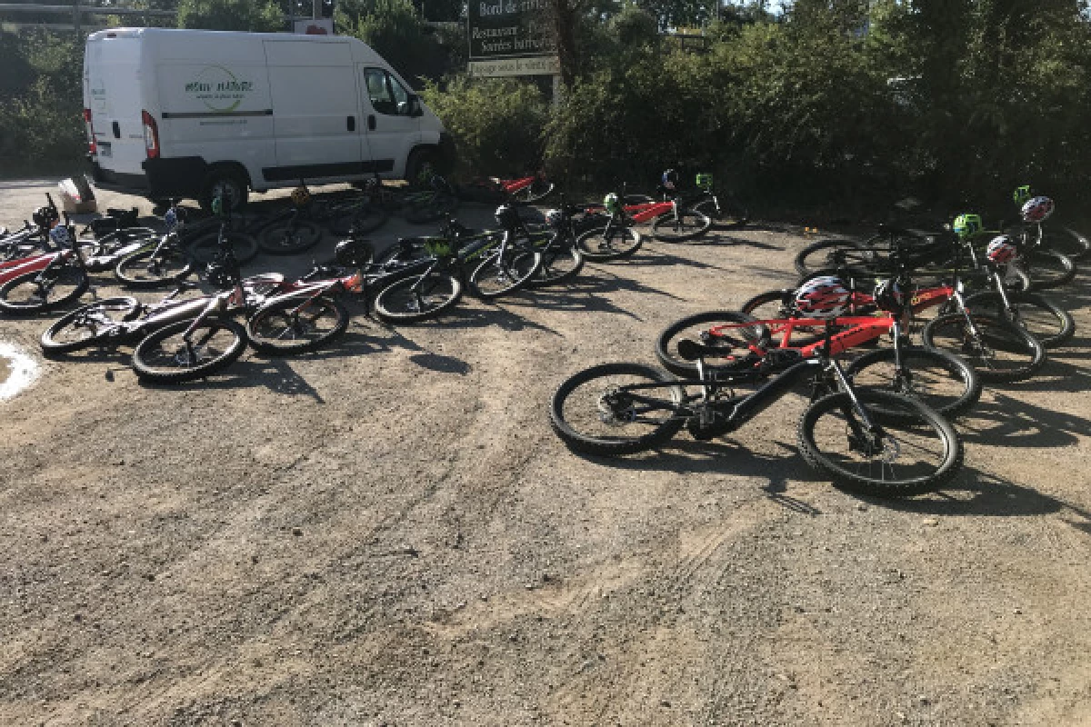 Electrically assisted mountain bike tour - Special groups - Bonjour Fun