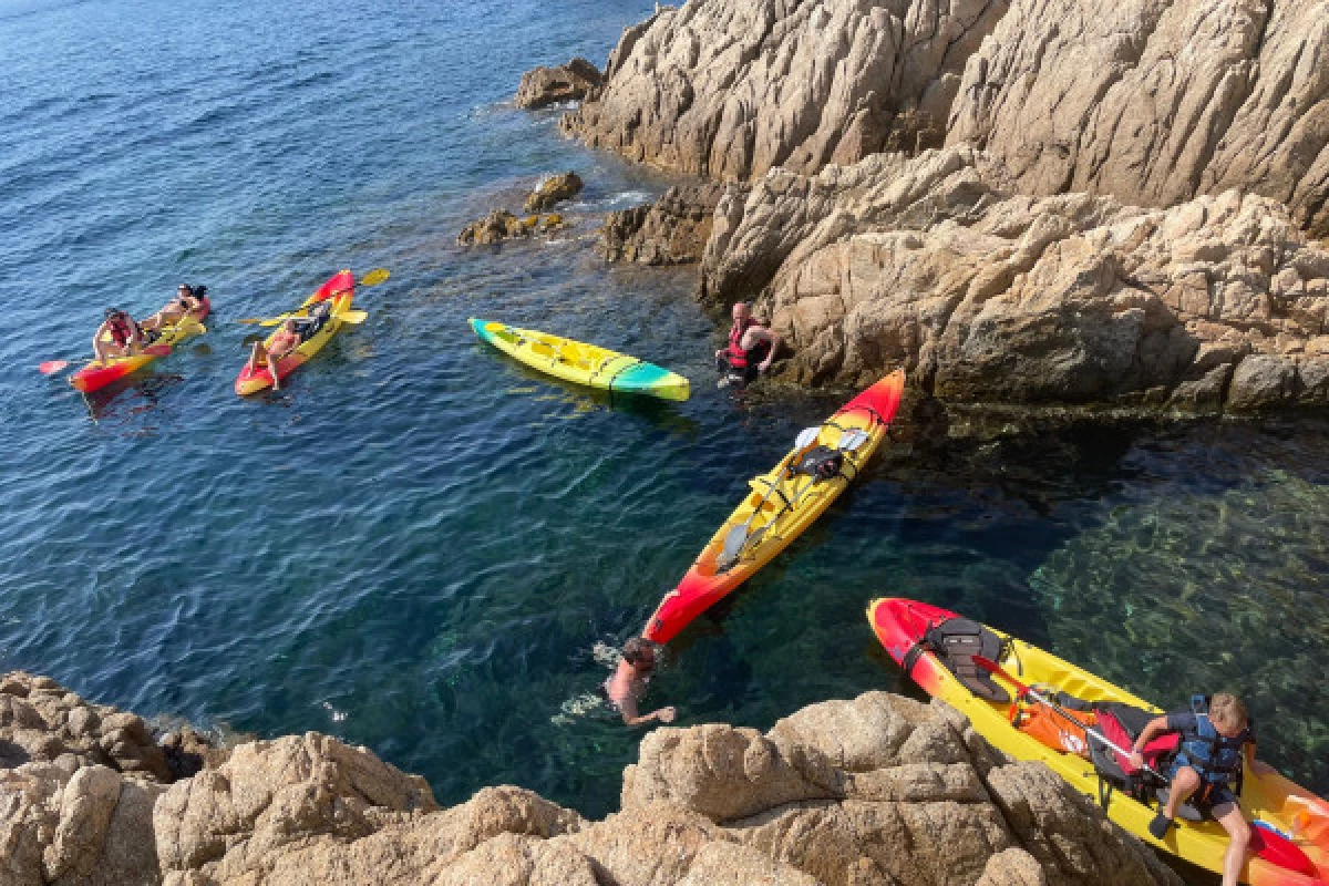 Guided KAYAK tour - The Cap Camarat "Fun & Snorkeling" tour - Bonjour Fun