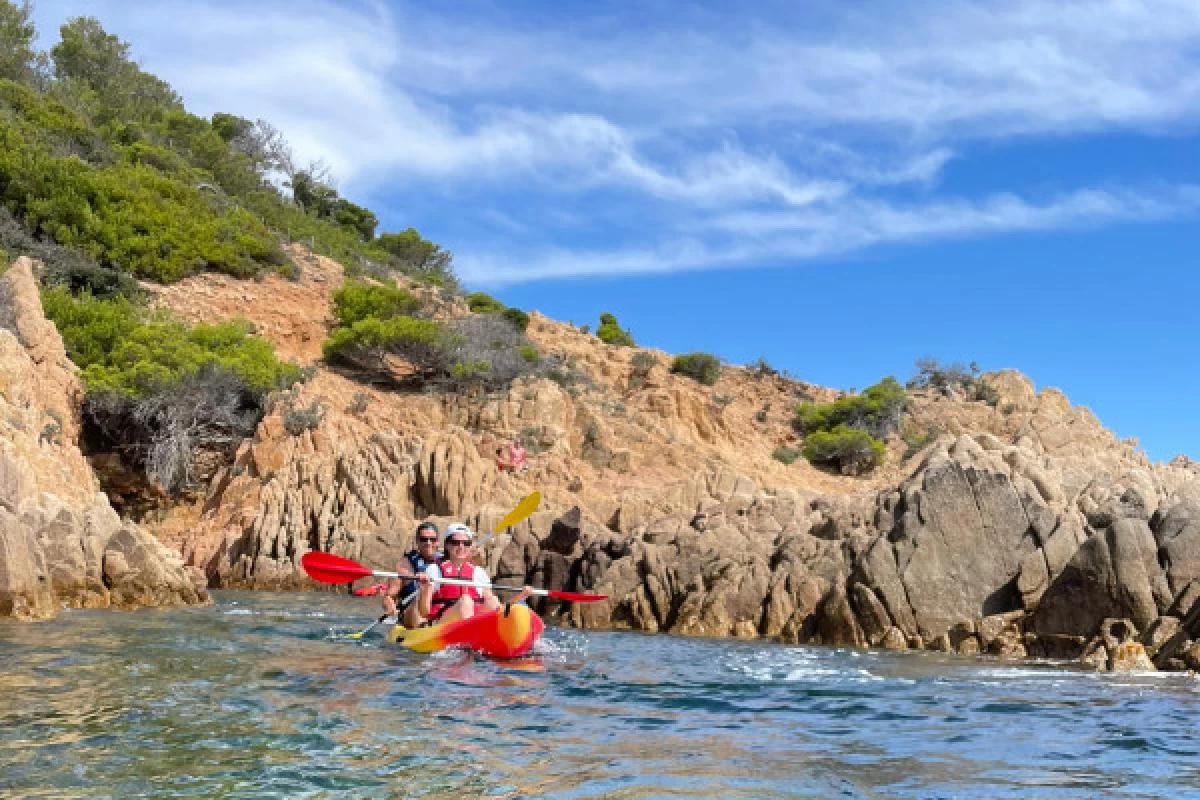 Guided KAYAK tour - The Cap Camarat "Fun & Snorkeling" tour - Bonjour Fun