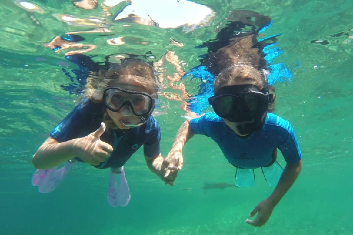 Snorkeling to discover the coastline - Port Santa Lucia - Bonjour Fun